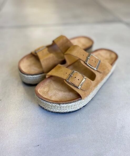 Sandalia con hebillas